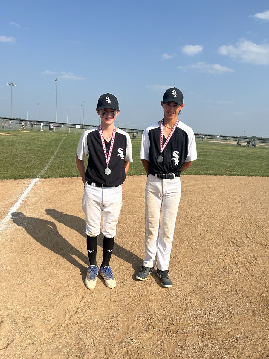 SJP’s Grady Shesky and Dominick Fader on a road trip and came back with medals. The duo were picked to join SWEMBA’s 13U AA Black Team for the Western Canada Baseball Championships in Winnipeg.  The team won silver! Congrats from the SJP family!