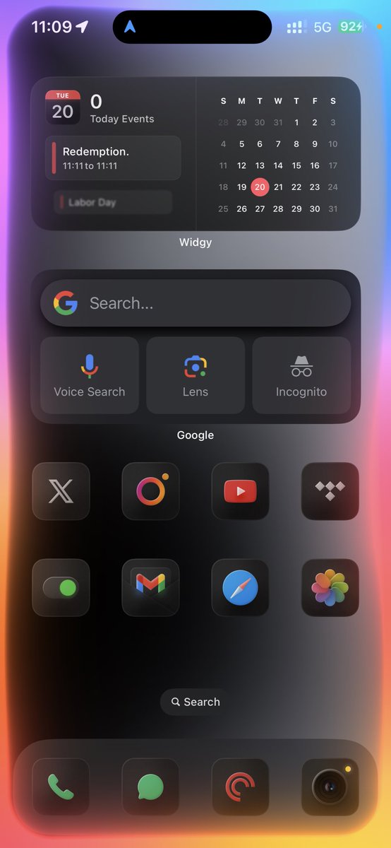 TMNGTECH's tweet photo. Is it only me that prefers the old Siri animation over the new one? 

🤔 https://t.co/CRvyaAIjC3