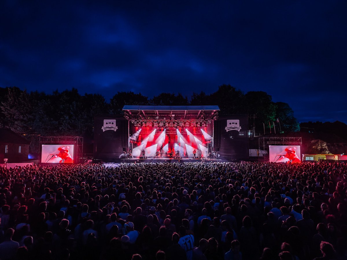 Merci !

25 000 têtes dans les étoiles pour les 30 ans dans le Fort.

❤️‍🔥 laroutedurock.com/merci