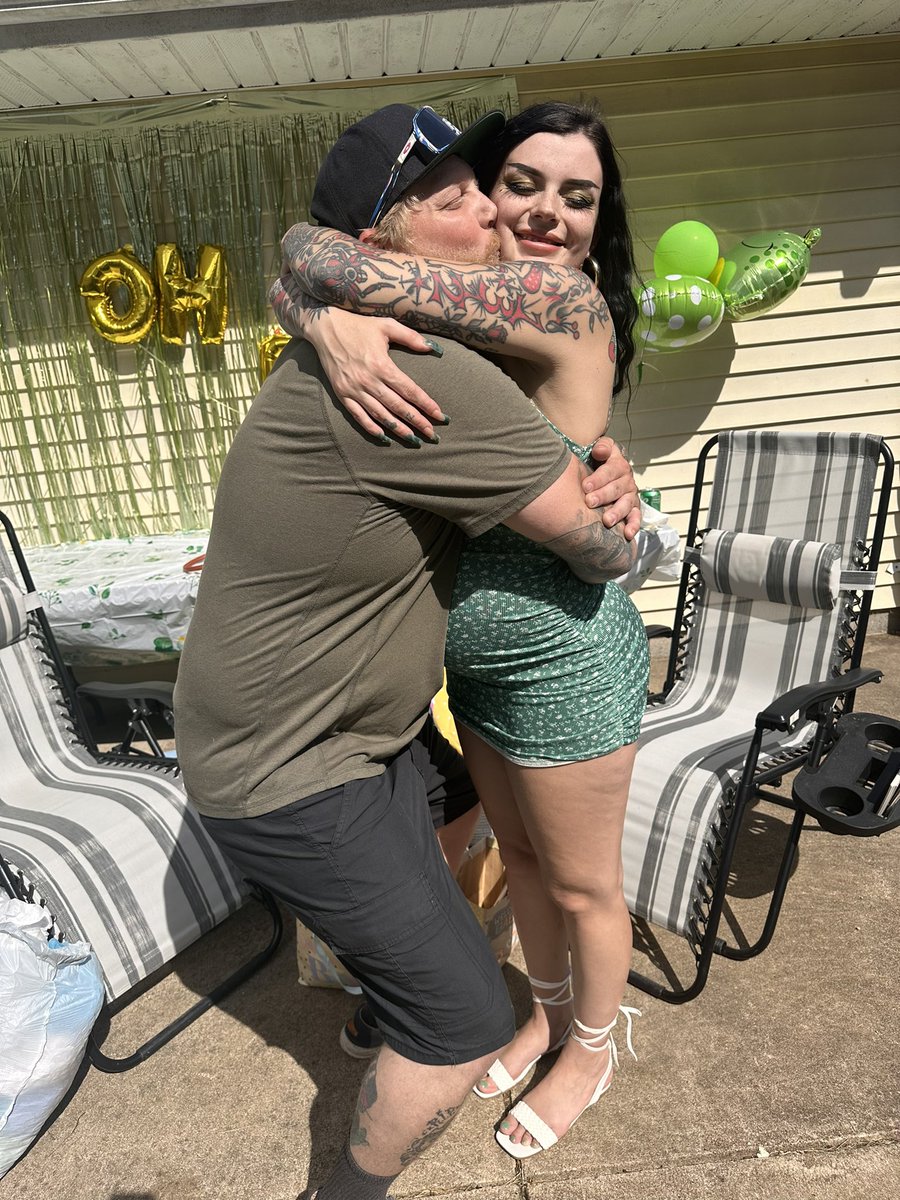 yeaa_ight's tweet photo. Waylon’s shower 🐸🖤 https://t.co/hVWHX1E1TR