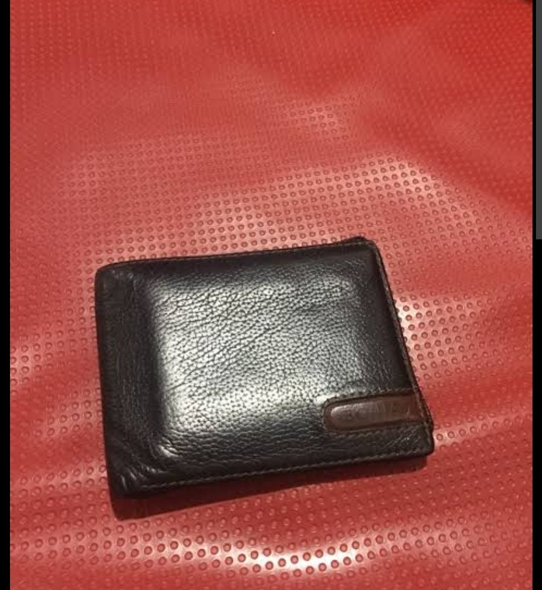 bagi yg menemukan dompet ini di daerah surapati-baltos-suranjana-trunojoyo-sultan agung bisa kabarin yaa <a href="/infobandung/">infobandung</a> #infodompethilang