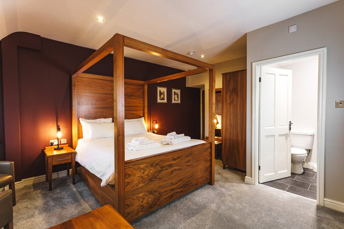 Treat yourself to a getaway! ⁠
⁠
Our dinner, bed &amp; breakfast offer is the perfect choice for an escape to the Staffordshire countryside. ⁠
⁠
Find out more &amp; book your stay 👉️ doganddoubletsandon.co.uk/staffordshire-…
⁠
#DogAndDoubletSandon