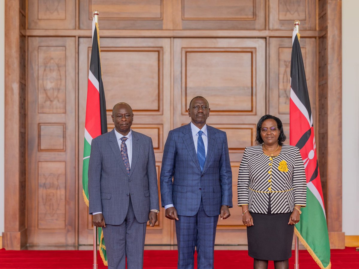 IPOA_KE's tweet photo. The IPOA Board today presented its 6-year governance report to President @WilliamsRuto. Leading was Chair Anne Makori, accompanied by Commissioners Dr. Jonathan Lodompui, Dr. Owen Ogony, Dr. Praxedes Tororey, Ms. Doreen Muthaura, Ms. Fatuma Mohamed, Hon. JM Waiganjo. . .1/3
^EM https://t.co/rfNIlsh33D