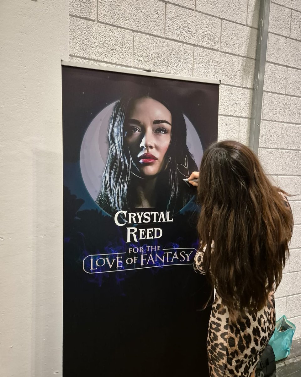 crystalbestof's tweet photo. 📸 | Crystal Reed at 'For The Love Of Fantasy' on the 18th. https://t.co/w6VGZm83TP