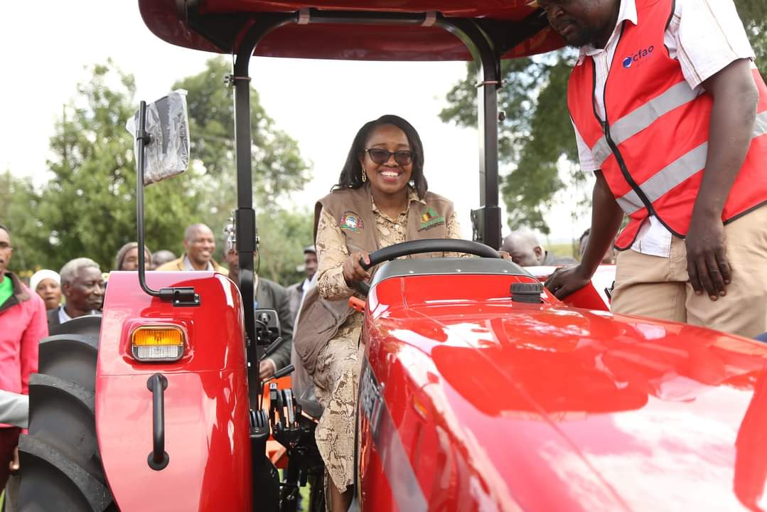 mckings7's tweet photo. Huyu Mama anachapa kazi pale Nakuru sana. Kilimo ni uti wa mgongo katika jimbo la Nakuru. Barikiwa sana https://t.co/N7F8gWrF9J