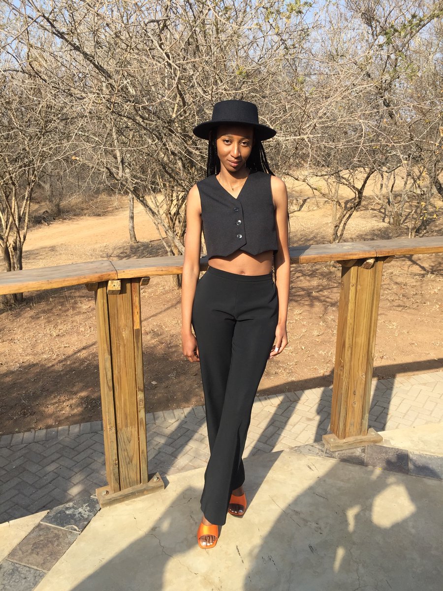 _fatsonthite's tweet image. Elephants Alive workshop with @missearth_sa , at Kubu Bush Lodge, in commemoration of World Elephant Day 🐘❤️

#missearthxkubu #missearthsa #elephantsalive #WorldElephantDay