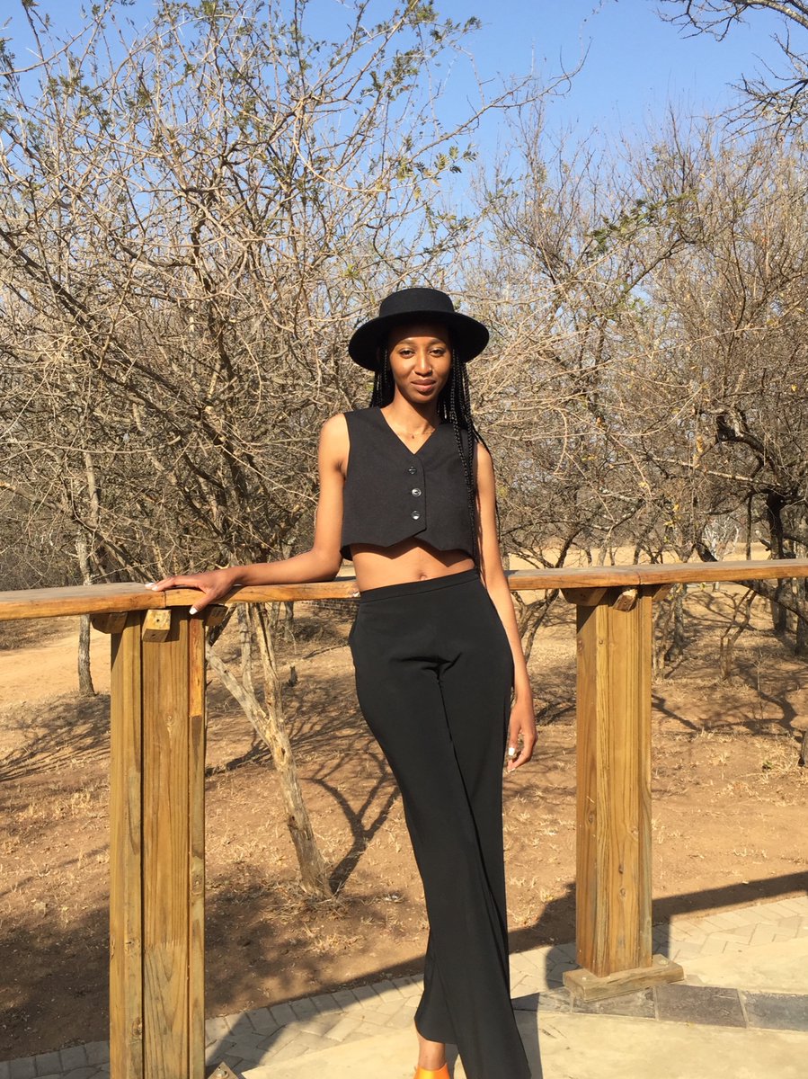 _fatsonthite's tweet image. Elephants Alive workshop with @missearth_sa , at Kubu Bush Lodge, in commemoration of World Elephant Day 🐘❤️

#missearthxkubu #missearthsa #elephantsalive #WorldElephantDay