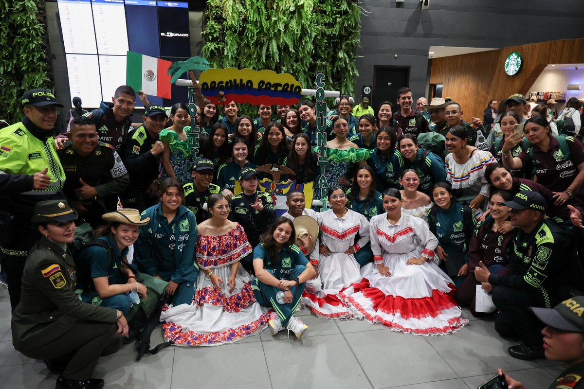 Los_inexpertos_'s tweet photo. La Selección Mexicana Femenil Sub 20 Ya se encuentra en Colombia por el Mundial que se llevará a acabo
Este jueves 22 tienen su primer partido contra Ghana ⚽🇲🇽
#Sub20Fem #Mundialsub20
#SNMF https://t.co/Gx1XqQKlDC