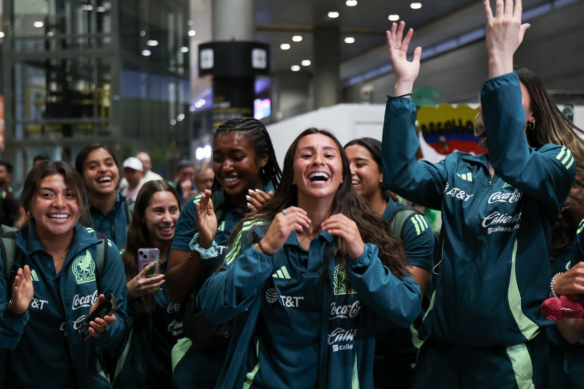 Los_inexpertos_'s tweet photo. La Selección Mexicana Femenil Sub 20 Ya se encuentra en Colombia por el Mundial que se llevará a acabo
Este jueves 22 tienen su primer partido contra Ghana ⚽🇲🇽
#Sub20Fem #Mundialsub20
#SNMF https://t.co/Gx1XqQKlDC