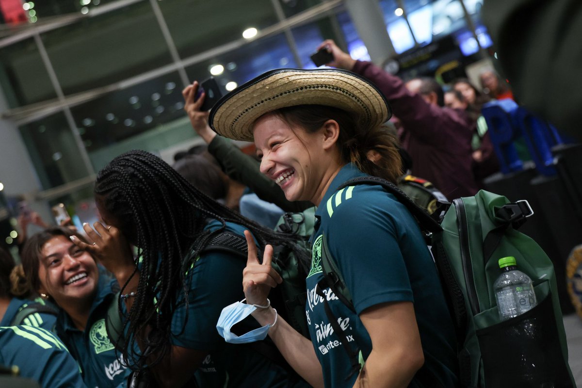 Los_inexpertos_'s tweet photo. La Selección Mexicana Femenil Sub 20 Ya se encuentra en Colombia por el Mundial que se llevará a acabo
Este jueves 22 tienen su primer partido contra Ghana ⚽🇲🇽
#Sub20Fem #Mundialsub20
#SNMF https://t.co/Gx1XqQKlDC