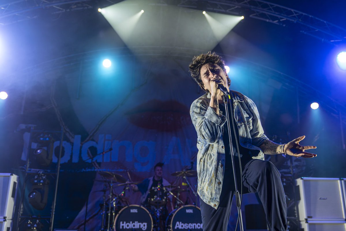 itssquareone's tweet photo. GALLERY: @HoldingAbsence with support from @bandcalledcasey, @Caskets_band and @GlassHeartUK at Chepstow Castle, UK on August 10th, 2024.

📸: Matt Sheppard @Matt_Captures 

https://t.co/rEQr1LhSMa https://t.co/ypU0D48vh2