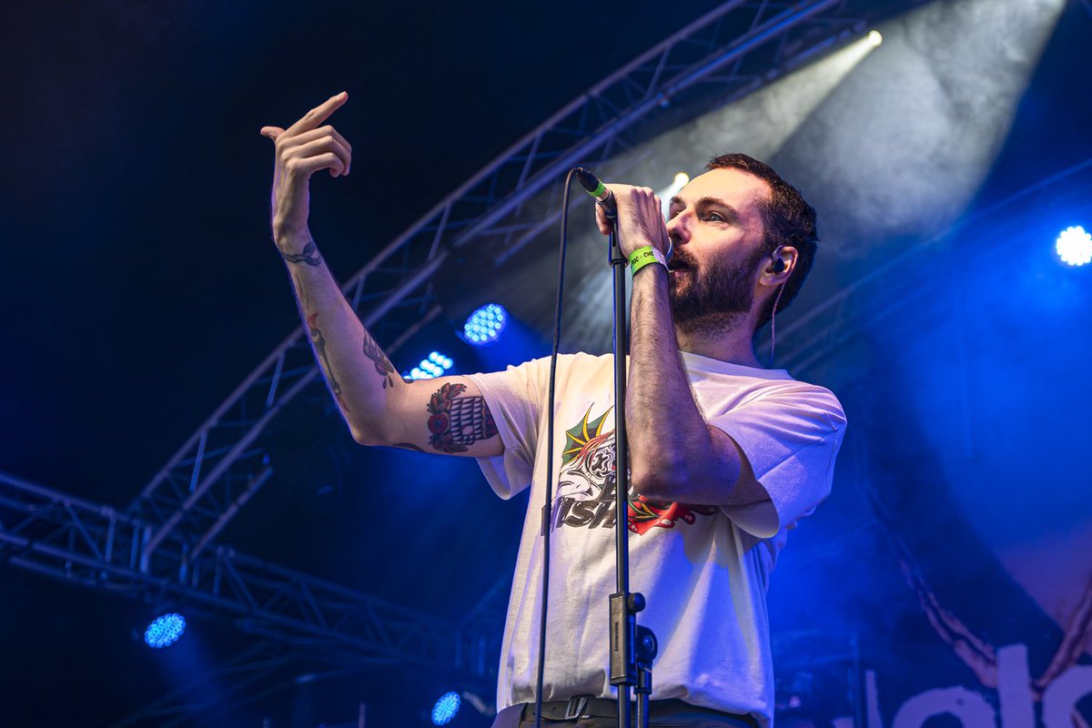 itssquareone's tweet photo. GALLERY: @HoldingAbsence with support from @bandcalledcasey, @Caskets_band and @GlassHeartUK at Chepstow Castle, UK on August 10th, 2024.

📸: Matt Sheppard @Matt_Captures 

https://t.co/rEQr1LhSMa https://t.co/ypU0D48vh2