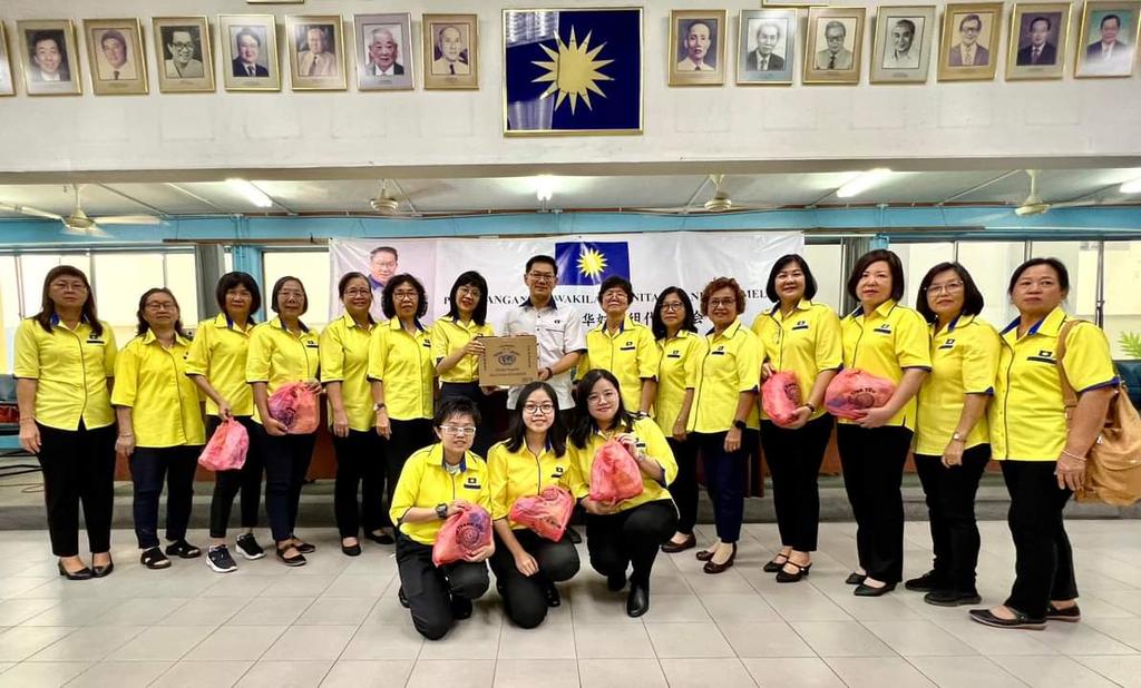 leongfongyi's tweet photo. Glad to meet with Comrades whom are from MCA Melaka😎😎😎😎

@MCAHQ https://t.co/hLFVVjXpsY