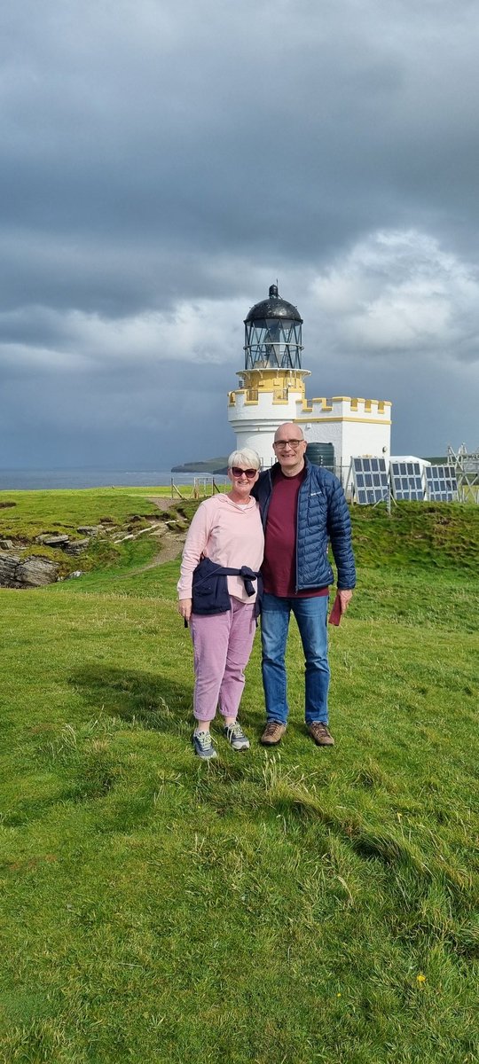 FRuss247's tweet photo. Great day doing the tourist bit with some well-known faces.@WhKatrina and her husband. We were lucky with the weather. Loved the catch-up. #westmainland #Orkney #RSPB #windfarms #Peathills #seaweed #Tidalwalkway #Broughs https://t.co/MGVw4FDXkk