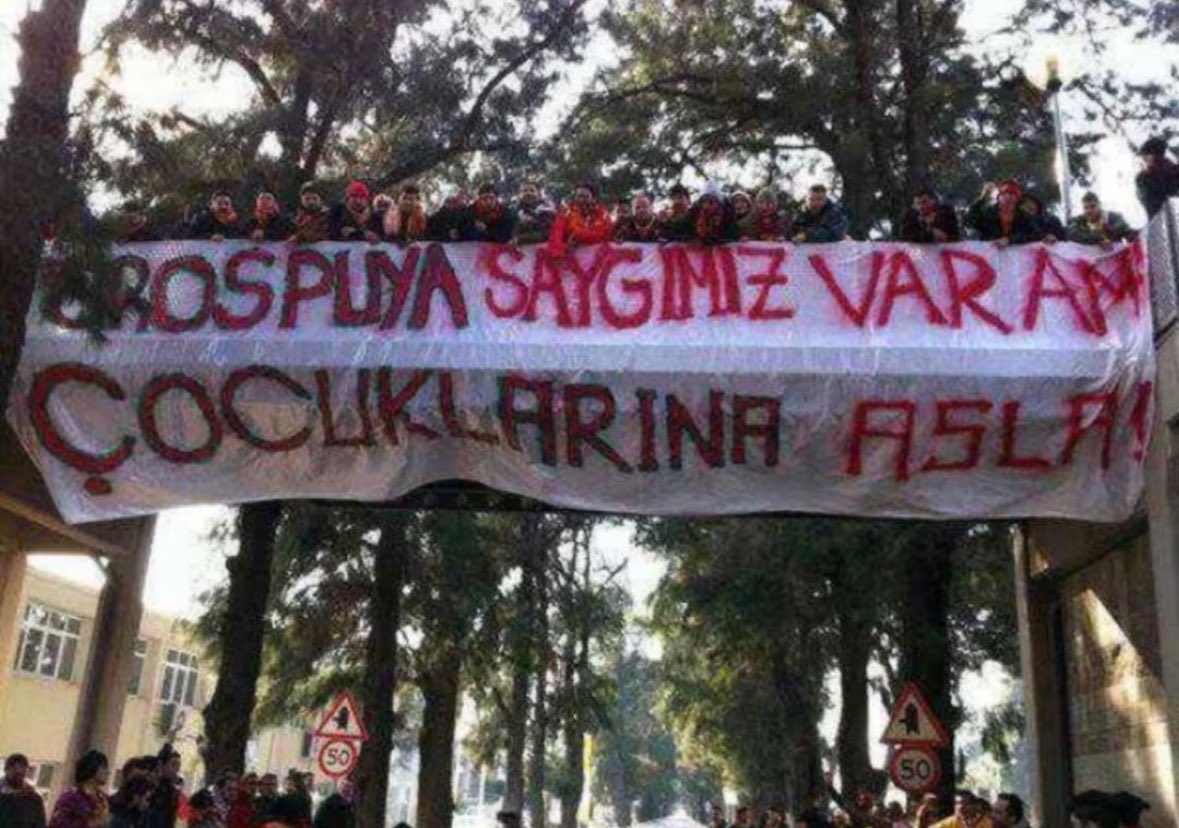 Beehass34's tweet photo. bir grup taraftar fb’ye iyi dileklerini sunuyor (: https://t.co/L7BGKRPlKo