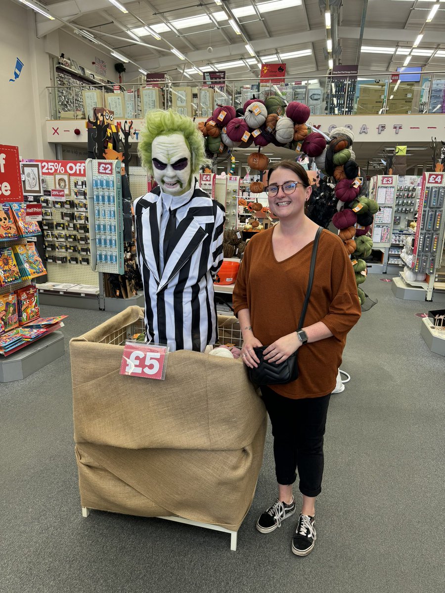 Made a new friend 🤍🖤