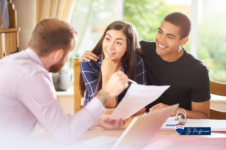 WpgHomeFinder's tweet photo. Get the keys to your dream home! 🏡🔑 Our comprehensive guide on Mortgage Lender Pre-Approval is here to help you navigate the home-buying process smoothly. 

Read the full article: Mortgage Lender Pre-Approval: What You Need to Know
▸ https://t.co/KcelsiAdPl https://t.co/F1mvXJVsfB