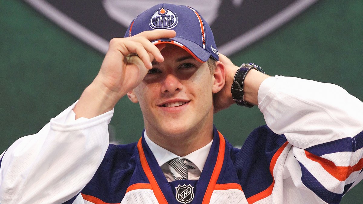 EdmontonOilers's tweet photo. Wishing Oscar all the best in retirement 💙🧡 https://t.co/6KtdQCE9r4