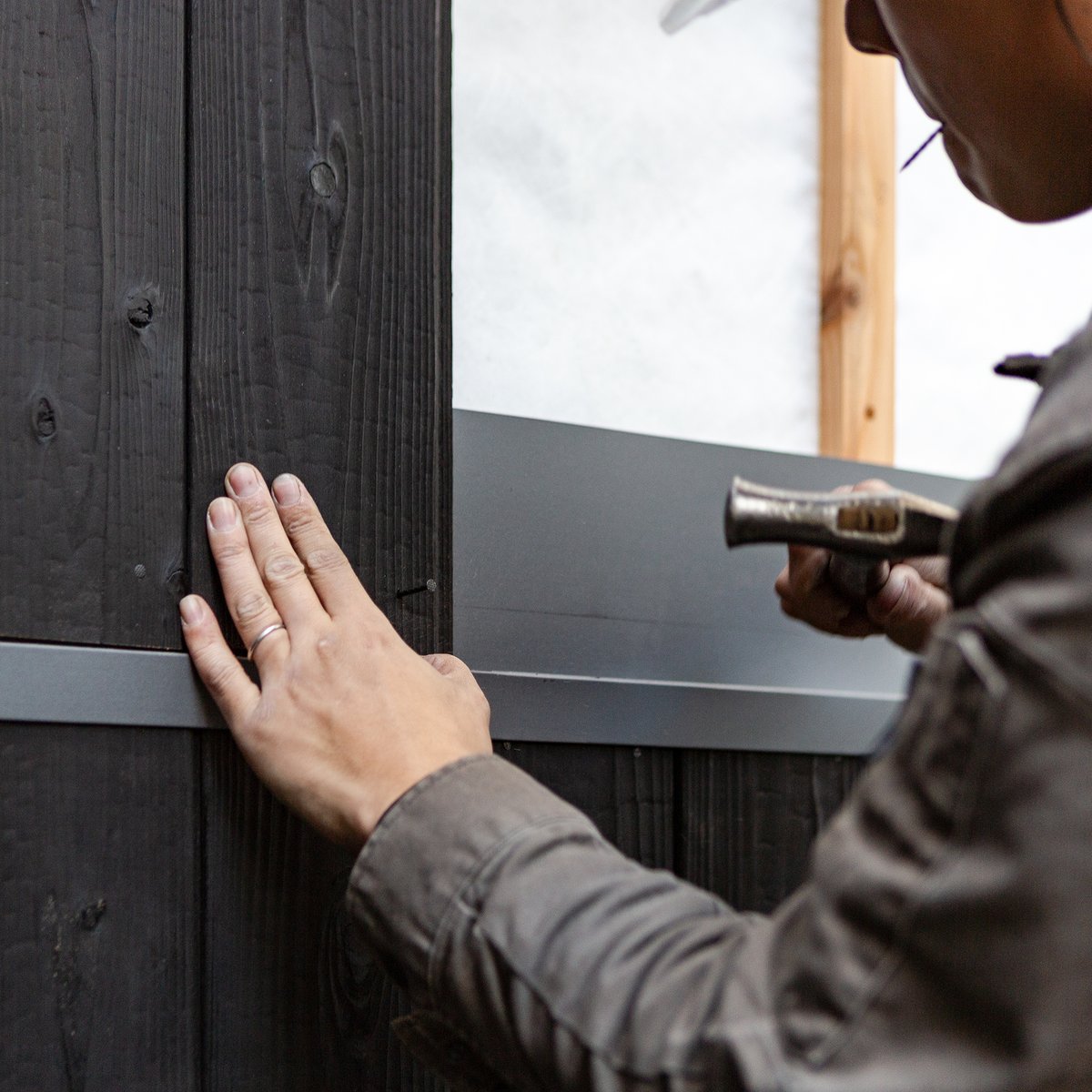 nakamotoforest's tweet photo. Precision and attention to detail while installing yakisugi can elevate any project. We have extensive resources available on our site to make sure you have everything you need at all stages of your build.

https://t.co/SbF5GADCES

#SidingInstallation #TraditionalMaterials https://t.co/2f7YkLWiyc
