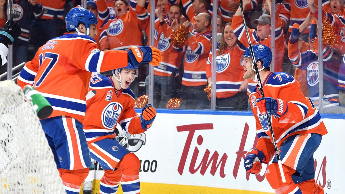 EdmontonOilers's tweet photo. Wishing Oscar all the best in retirement 💙🧡 https://t.co/6KtdQCE9r4