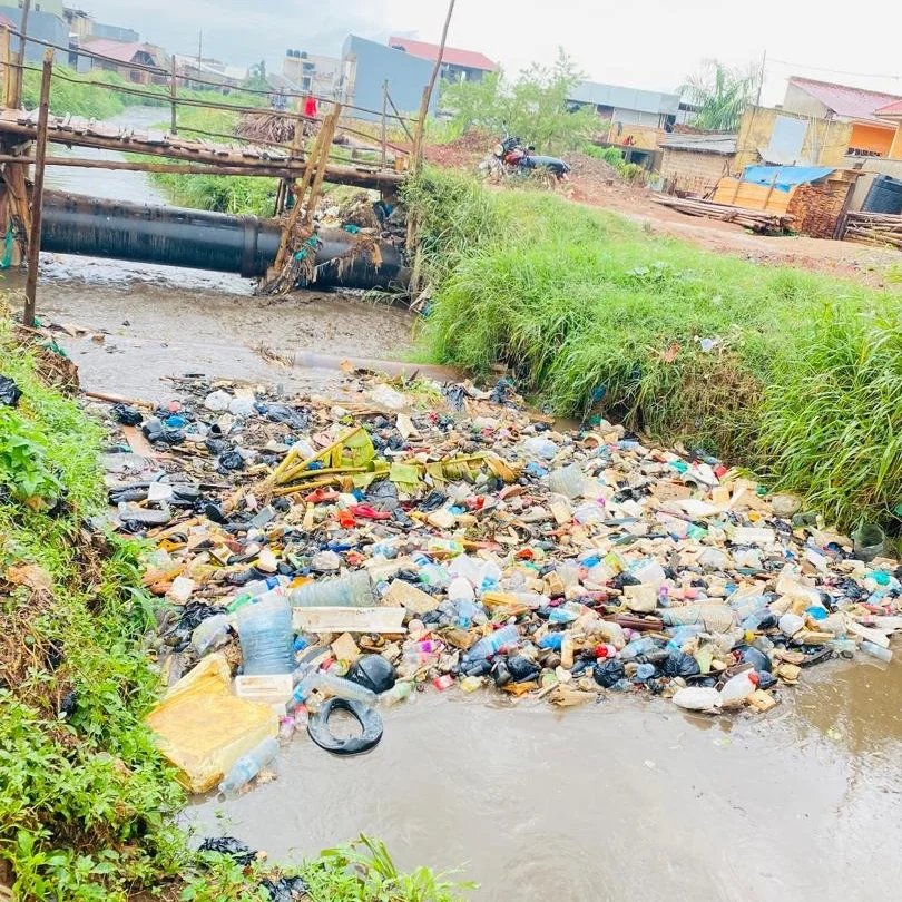 UgandaRangers's tweet photo. Dumps and Landfills are not entirely distinctive, same
across Africa, most are without environmental controls #environmentalprotectionstandards.".
Efforts of #UGR & #OEOO are geared towards diverting tons of plastics into circular systems to prevent dumping https://t.co/t4gBKuEQxM