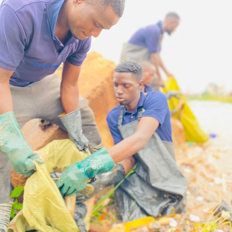 UgandaRangers's tweet photo. Dumps and Landfills are not entirely distinctive, same
across Africa, most are without environmental controls #environmentalprotectionstandards.".
Efforts of #UGR & #OEOO are geared towards diverting tons of plastics into circular systems to prevent dumping https://t.co/t4gBKuEQxM