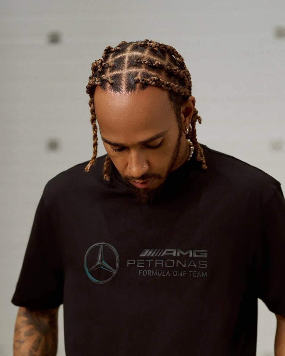 TashB2205's tweet photo. How I live for these merch photo shoots...
I mean look at that face!!!!!!!! https://t.co/la5dPeWDyb