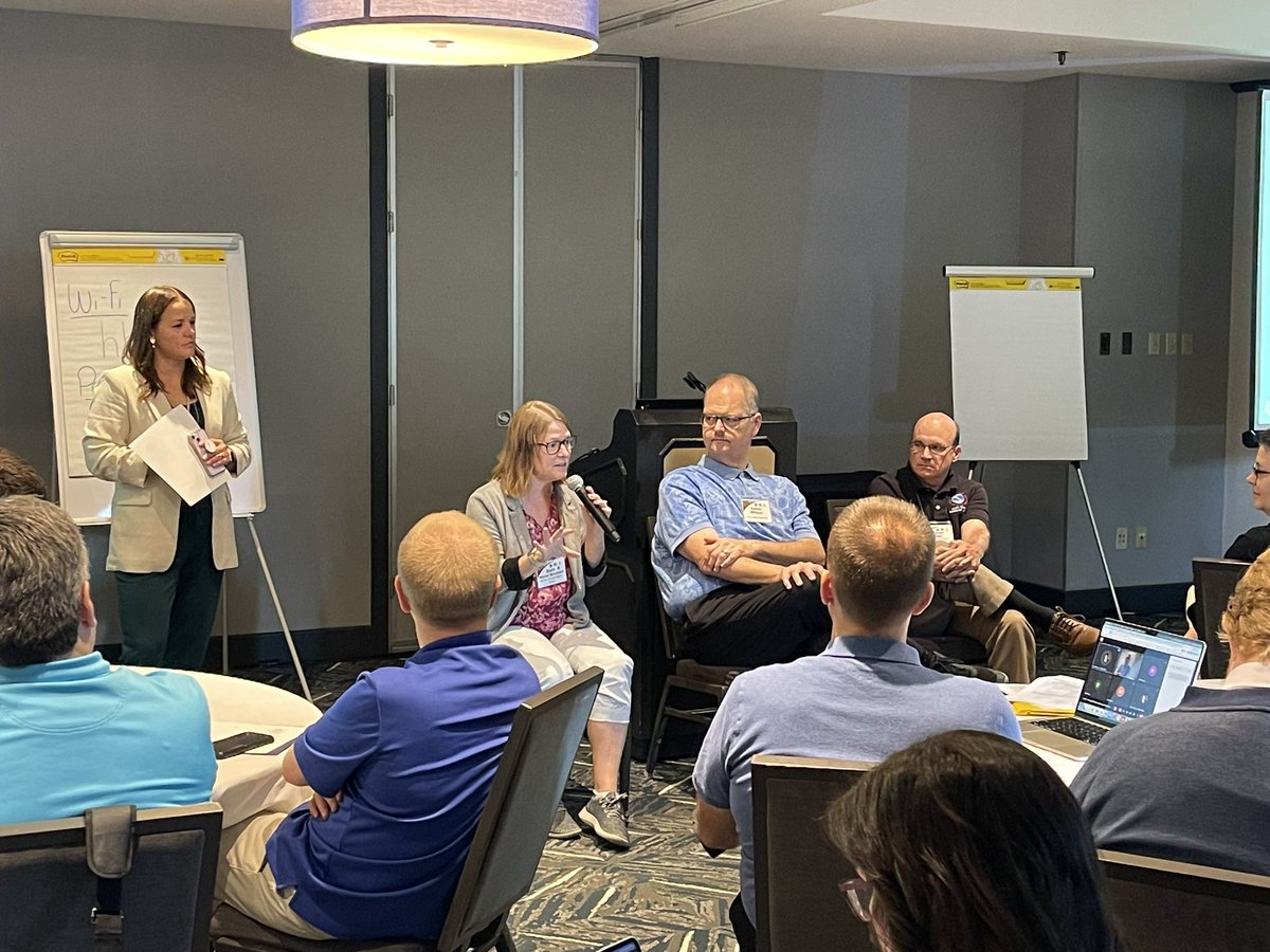 ClimateMolly's tweet photo. Our plenary session focused on the 5th National Climate Assessment. @drwilsonsWX presented on the #Midwest chapter and then we had a panel with other authors including @windbarb @dennistodey (virtual) and Jim Noel from @NWSOHRFC. @NOAADrought @MidwestClimate #nca5 https://t.co/2U8Jo9ZQu5