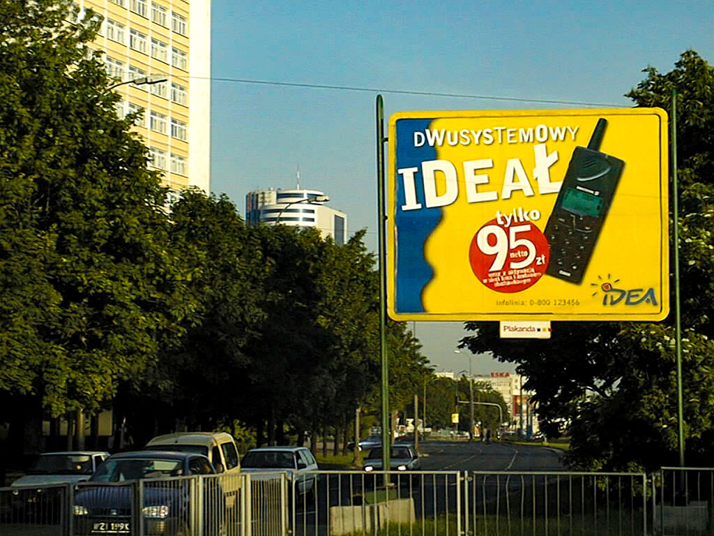 Kupilibyście taki telefon? Zdjęcie reklamy zrobiłem w 1999 roku na ulicy Towarowej.