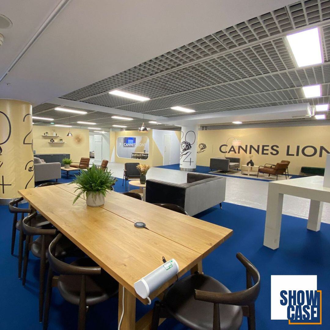 Showcase tweet media