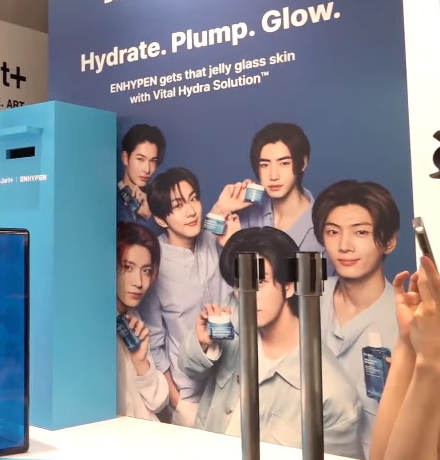 This is fcking sad, look at how much sn loves that brand, having a whole refrigerator for their products, always promoting their lip balm and for them to disrespect him like this?? You and your staff have no shame <a href="/drjart_jp/">Dr.Jart+</a> very unprofessional treatment for your best ambassador
