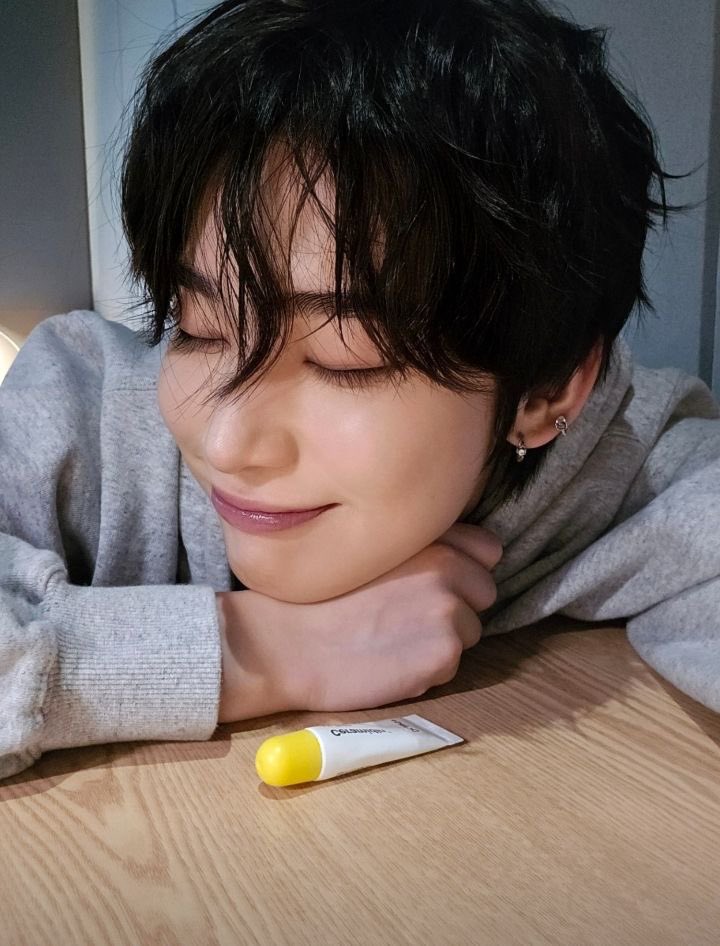 도토리 fan account tweet media