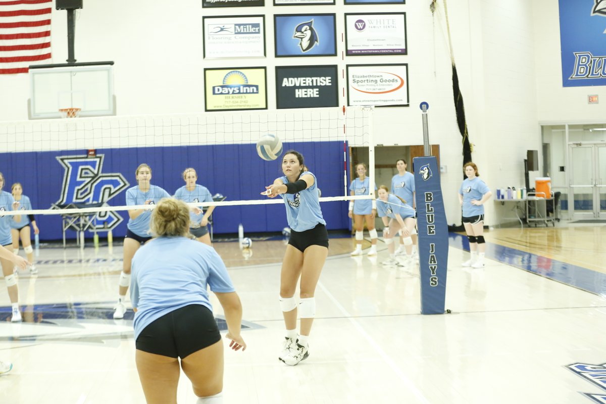 EtownBlueJays's tweet photo. πΈJust checking in on our Blue Jays during their first week of practice! Caught up with @BlueJaysVB in Thompson during their morning session. #ECWVB begins their season away in 10 days at F&M! #FlyWithUs https://t.co/Rmr9eYZfZS
