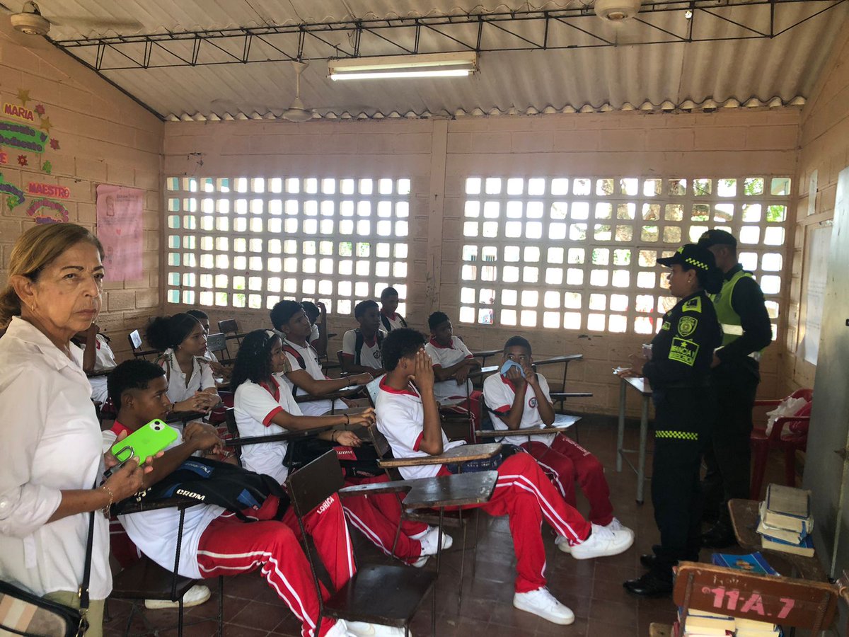 PoliciaDECOR's tweet photo. En el municipio de Lorica con @ProteccionPonal a la infancia y adolescencia llegamos a las instituciones educativas garantizando entornos escolares seguros.

#JuntosPorLaNiñez https://t.co/vxh5yHcMiT