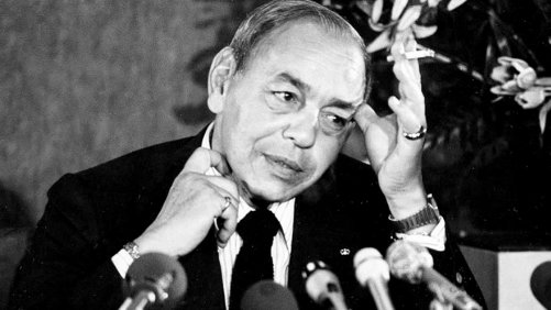 Cultination1's tweet photo. "Vous savez, il est déjà tellement difficile d'expliquer ce qui se passe en soi qu'il serait prétentieux de décrire ce qui peut se passer dans l’esprit d’autres personnes."
- Hassan II, ancien Roi du Maroc - https://t.co/sb5SFdsXS2