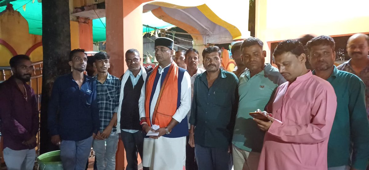 VishvasSarang's tweet photo. ॐ हं हनुमते नम:🙏🚩

आज अकोला (महाराष्ट्र) प्रवास के दौरान बैतूल जिले के प्रसिद्ध चमत्कारिक श्री हनुमान मंदिर केरपानी में दर्शन-पूजन कर देश-प्रदेशवासियों के सुख, समृद्धि और कल्याण की प्रार्थना की। https://t.co/uQ7Q2S3VUs