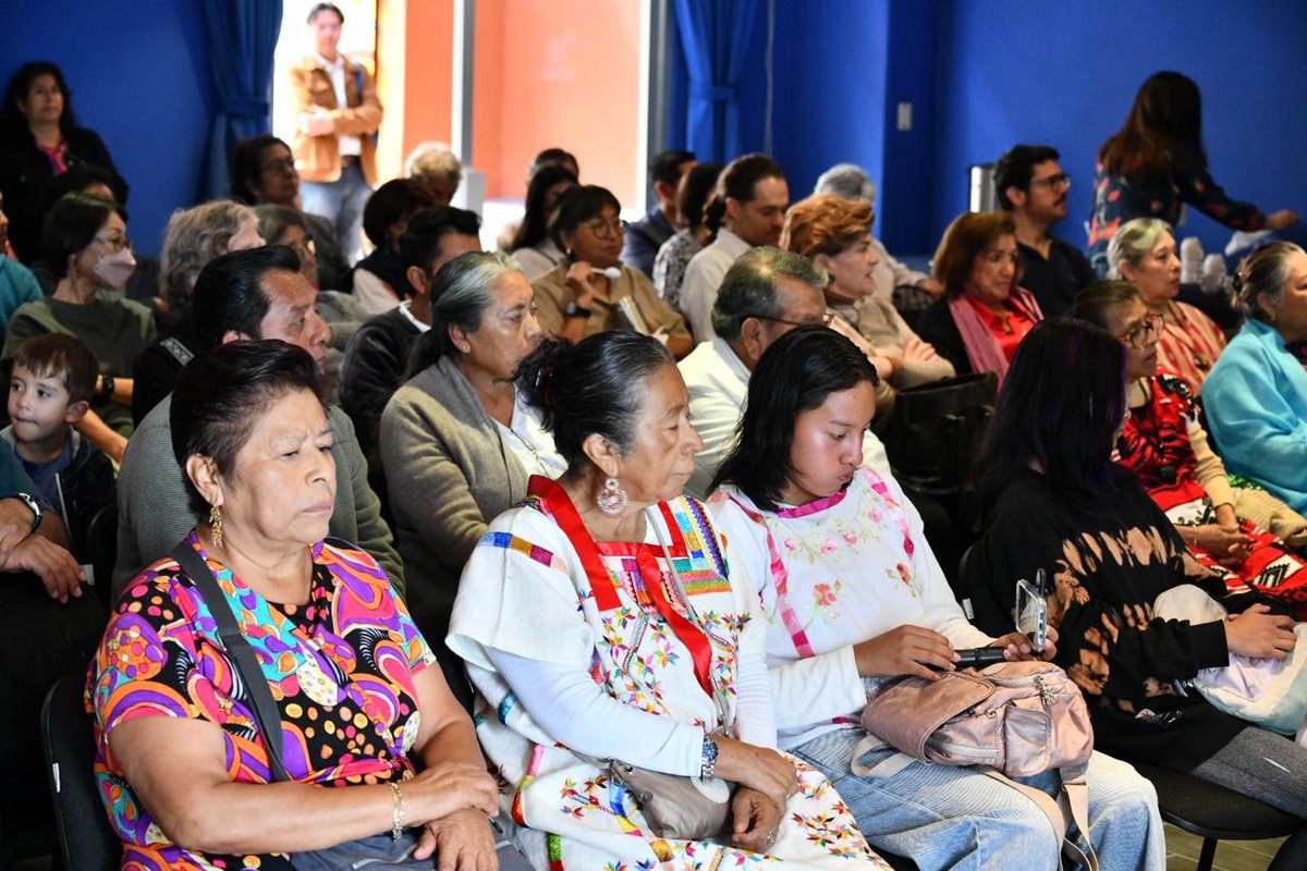 ciesas's tweet photo. ¿Pudiste asistir a la develación de la placa del auditorio del #CIESAS222 en honor a Luis Reyes 🕊️?
Si no lo hiciste, aquí algunos momentos del evento. 📷 👇 https://t.co/ZRXMzow6lL