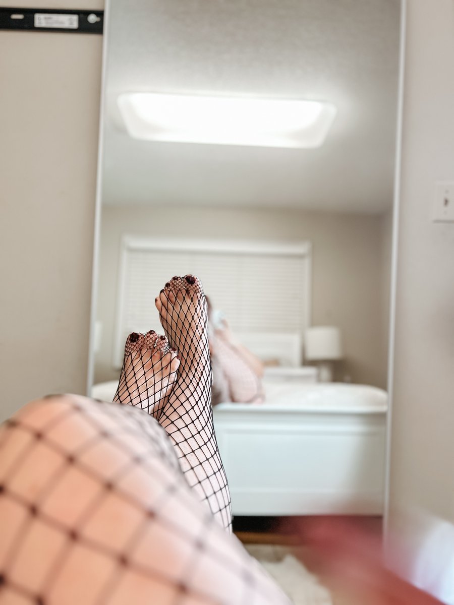 ashleestoes's tweet photo. Fishnets and legs for days... 😏👠 Can you handle the view? What’s your favorite part?
Peek more in my bio 🔥
#tightasstuesday #LegsForDays #LinkInBio https://t.co/XjftglFw9d