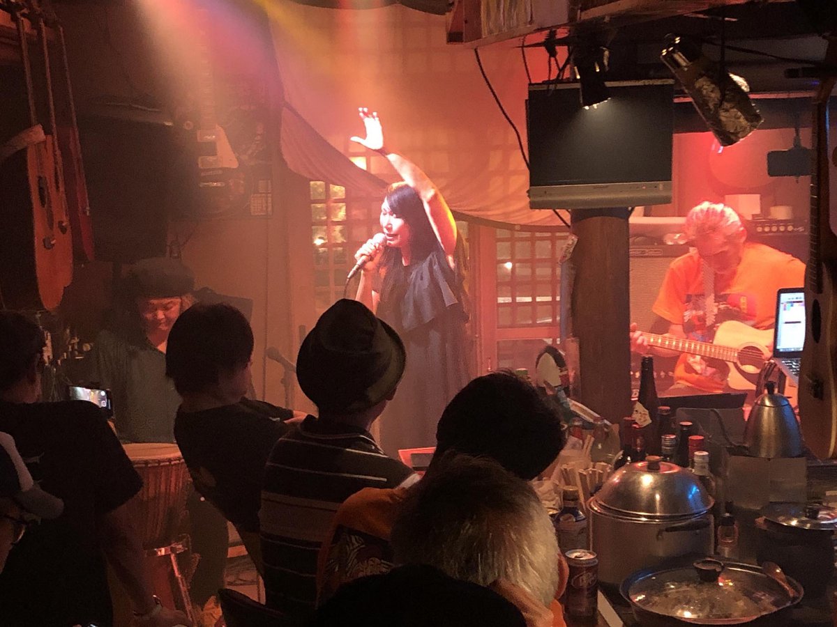 BUZZmerumo's tweet photo. 8/18(日)「もくもくスモークvol.3」@焼き鳥元ちゃんにて開催致しました。
ご来場のお客様 ありがとうございました。
とても楽しく とても素敵なライブになりました🍀✨
#もくもくスモーク
#lotustomo
#インチキ手廻しオルガンオグラ
#そのひぐらし
#ふたりぐらし
#ThinkPink
#Reborn
#焼き鳥元ちゃん https://t.co/phUlqinzEk