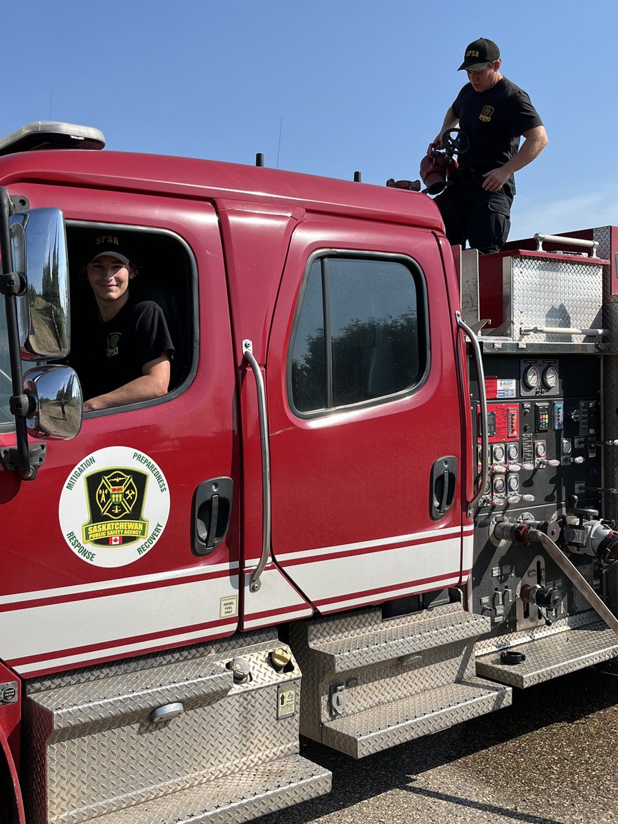 ErynGTait's tweet image. Summer spent in the gym and working for the Saskatchewan  Public Safety Agency with Logistics, assisting with many large operation events including forest fires &amp;amp; delivering supplies up north! Thanks for having him ! Back to Kamloops this week ! #GoTime 🏒