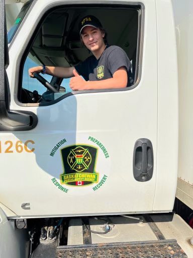 ErynGTait's tweet image. Summer spent in the gym and working for the Saskatchewan  Public Safety Agency with Logistics, assisting with many large operation events including forest fires &amp;amp; delivering supplies up north! Thanks for having him ! Back to Kamloops this week ! #GoTime 🏒