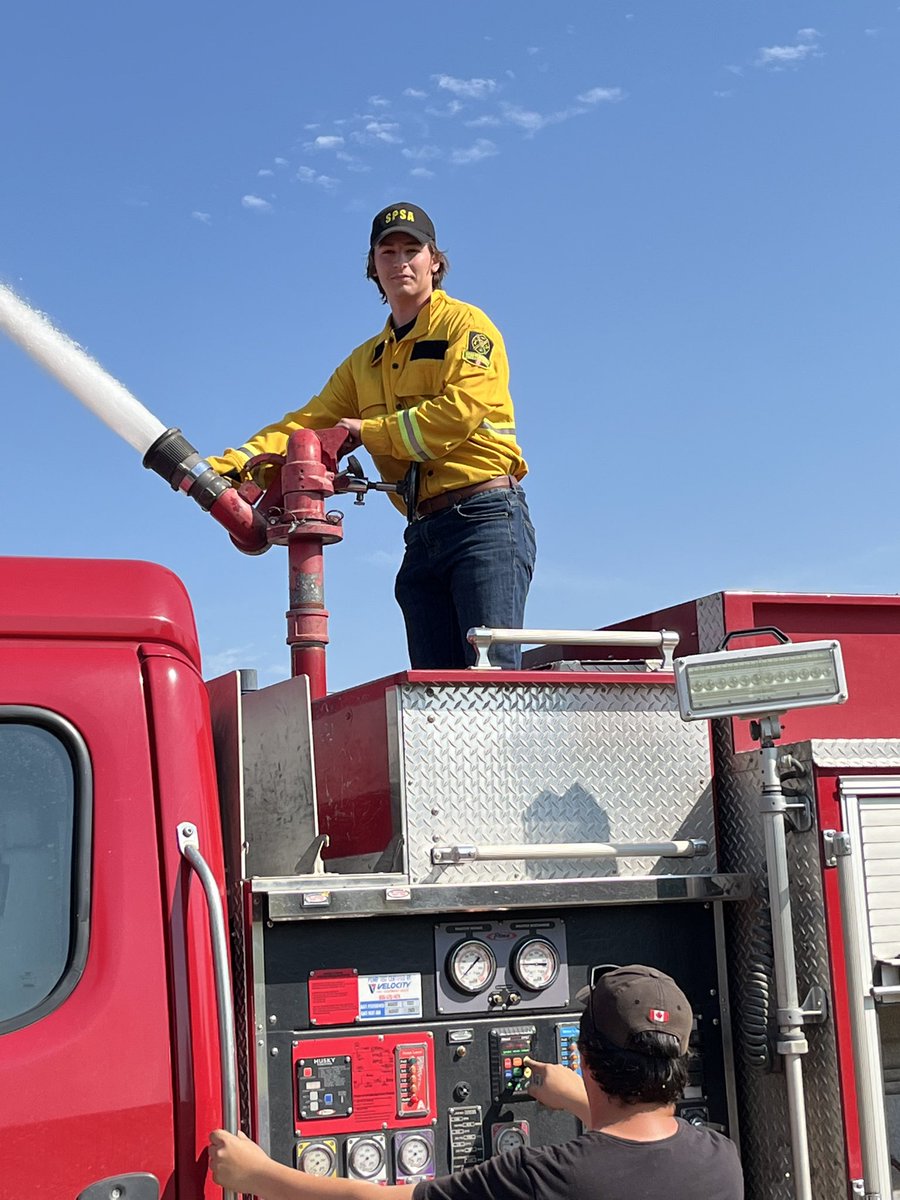 ErynGTait's tweet image. Summer spent in the gym and working for the Saskatchewan  Public Safety Agency with Logistics, assisting with many large operation events including forest fires &amp;amp; delivering supplies up north! Thanks for having him ! Back to Kamloops this week ! #GoTime 🏒