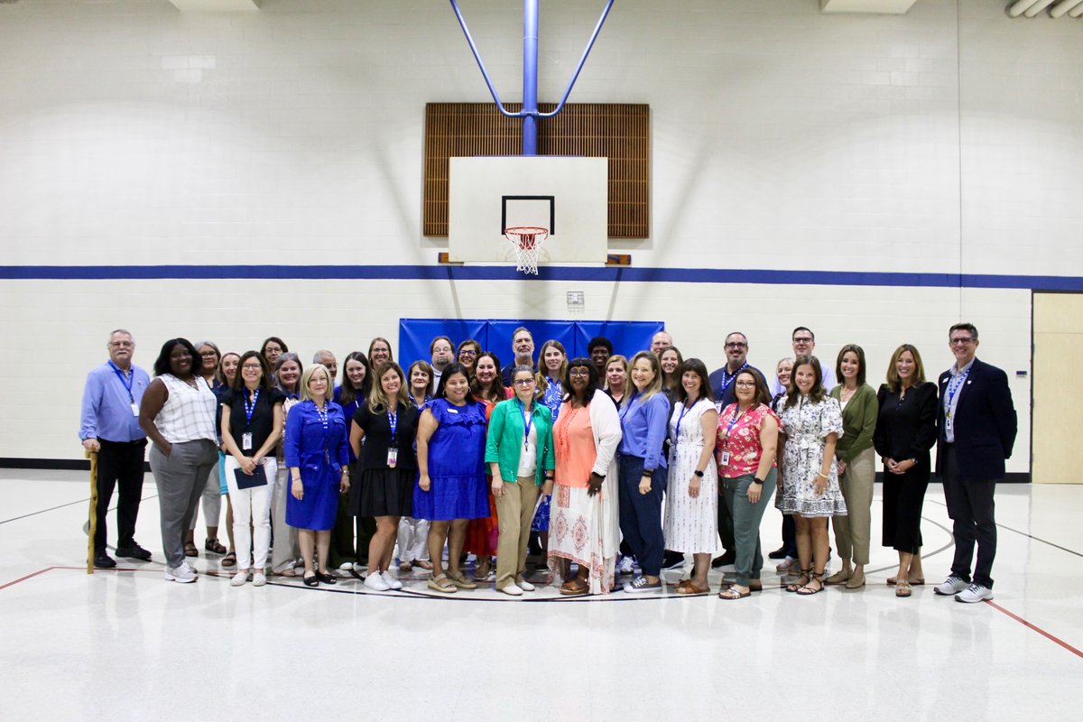 theBWschool's tweet photo. Briarwood and Tuttle faculty and staff members that completed and attended professional development courses and events over the summer gathered for a picture to celebrate. 

We’re proud to be committed to faculty and staff excellence and growth! 💙❤️

#TheBriarwoodWay https://t.co/g8YMYXlyKe