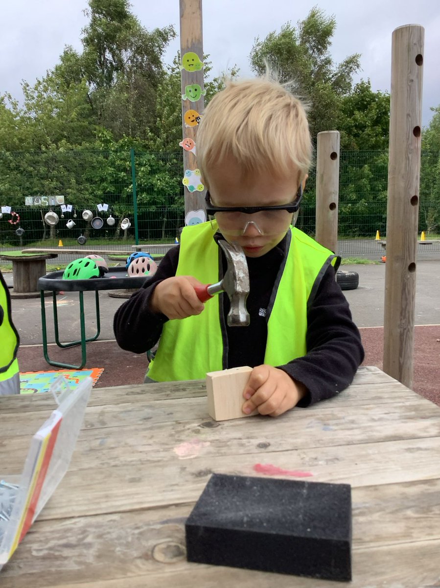 StoneyburnPS's tweet photo. Wonderful woodworking in our ELC garden where these members created unique models of their own designs demonstrating confidence using a selection of tools and joy in this firsthand experience @PeteMoorhouseEY @froebeledin @WL_UNCRC @WL_Equity https://t.co/AWz2ynATrU