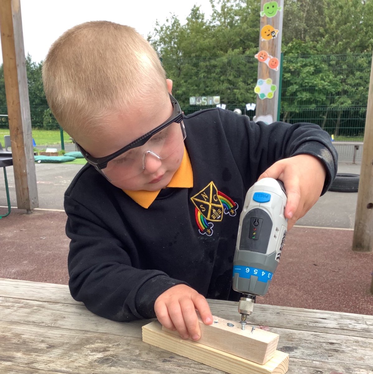 StoneyburnPS's tweet photo. Wonderful woodworking in our ELC garden where these members created unique models of their own designs demonstrating confidence using a selection of tools and joy in this firsthand experience @PeteMoorhouseEY @froebeledin @WL_UNCRC @WL_Equity https://t.co/AWz2ynATrU
