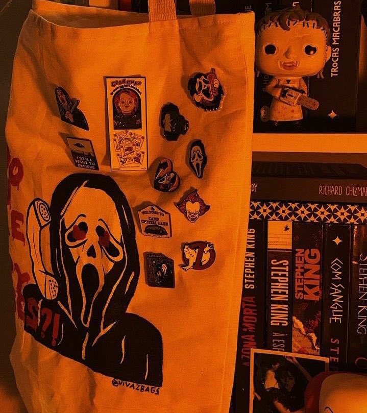 𝙸 𝚐𝚞𝚎𝚜𝚜 𝚢𝚘𝚞 𝚌𝚘𝚞𝚕𝚍 𝚜𝚊𝚢 𝚝𝚑𝚊𝚝 𝙸 𝚔𝚗𝚘𝚠 𝚊 𝚝𝚑𝚒𝚗𝚐 𝚘𝚛 𝚝𝚠𝚘 𝚊𝚋𝚘𝚞𝚝 𝚑𝚘𝚛𝚛𝚘𝚛 𝚖𝚘𝚟𝚒𝚎𝚜.