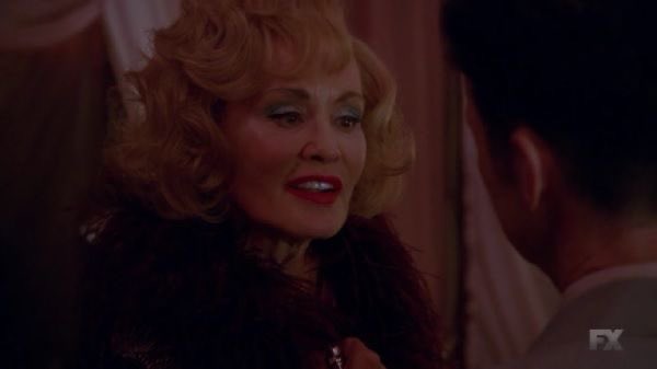 crisayonara's tweet photo. jessica lange e ryan murphy se tornaram grandes amigos ao ponto do criador da série escutar a atriz acima de qualquer coisa, irmã jude, fiona goode e elsa mars foram criadas seguindo as vontades de jessica https://t.co/QeahPTyBg5