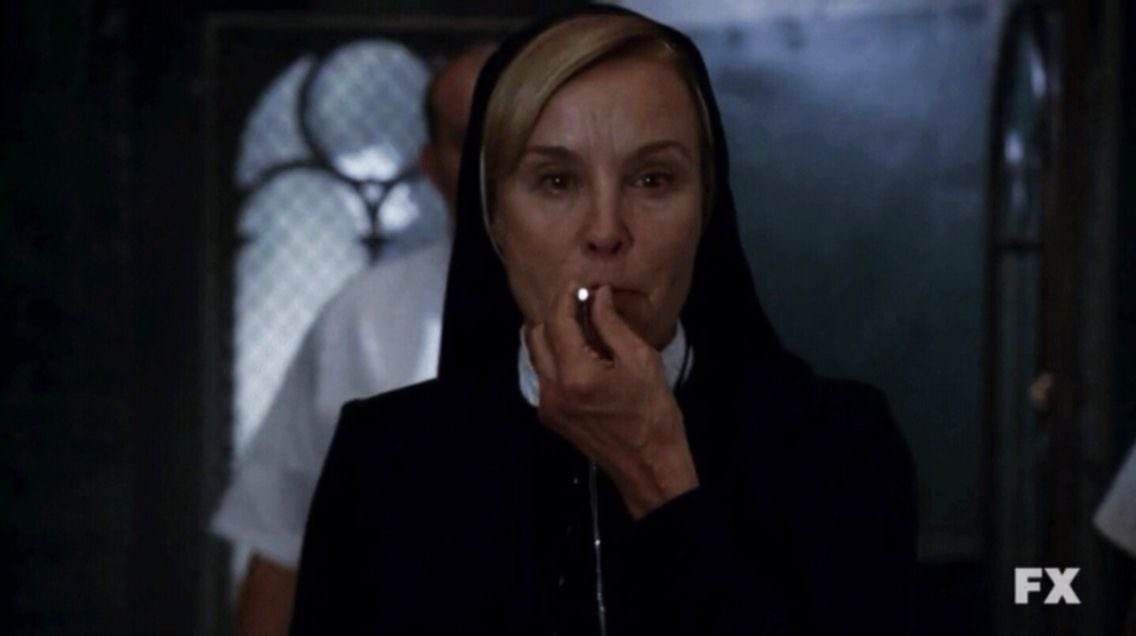 crisayonara's tweet photo. jessica lange e ryan murphy se tornaram grandes amigos ao ponto do criador da série escutar a atriz acima de qualquer coisa, irmã jude, fiona goode e elsa mars foram criadas seguindo as vontades de jessica https://t.co/QeahPTyBg5