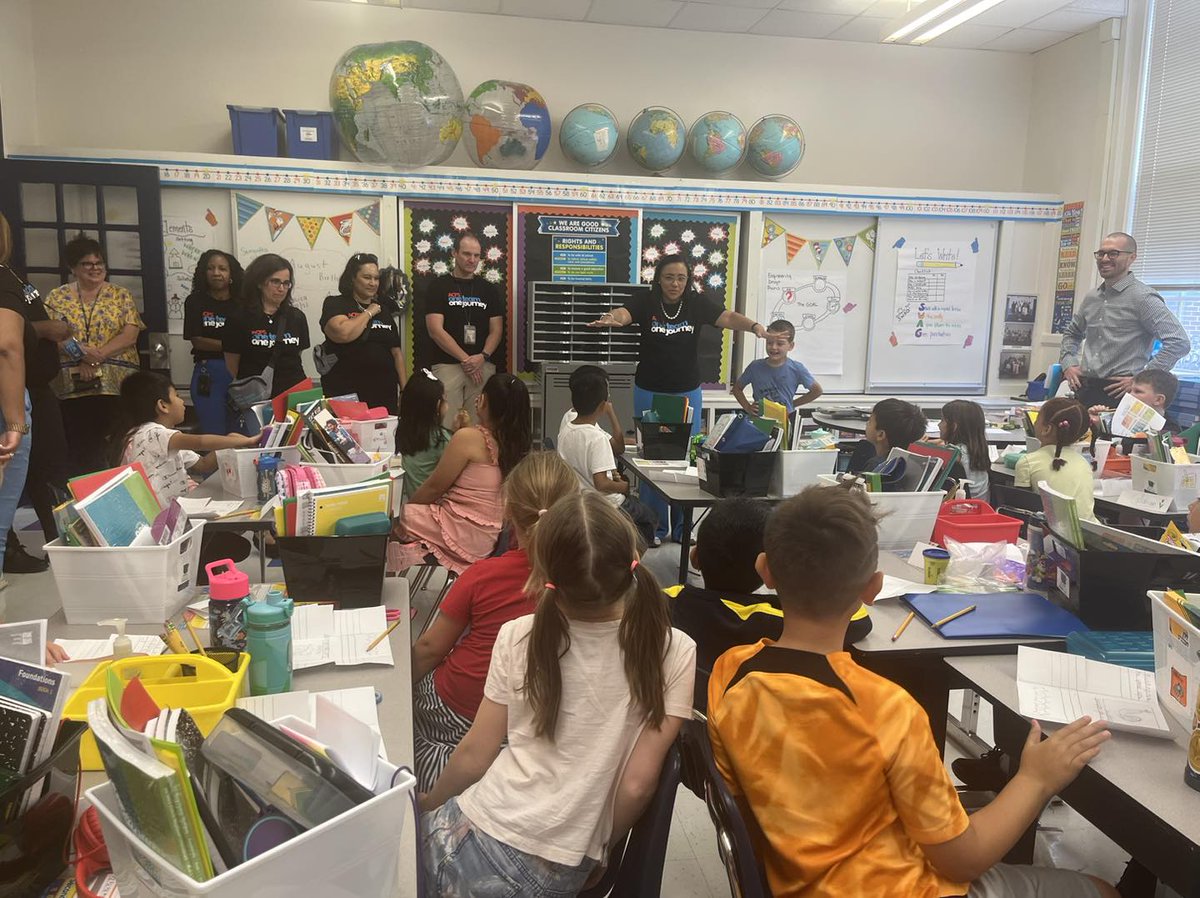ACPSk12's tweet photo. .@GeorgeMasonES is filled with eager learners! βοΈπ Classrooms are alive with curiosity and excitement as students dive into learning. Here's to a year of growth and exploration! π #ACPSBack2School #BacktoSchoolVA #ACPSIsTheBest https://t.co/TpE2EvH7XD