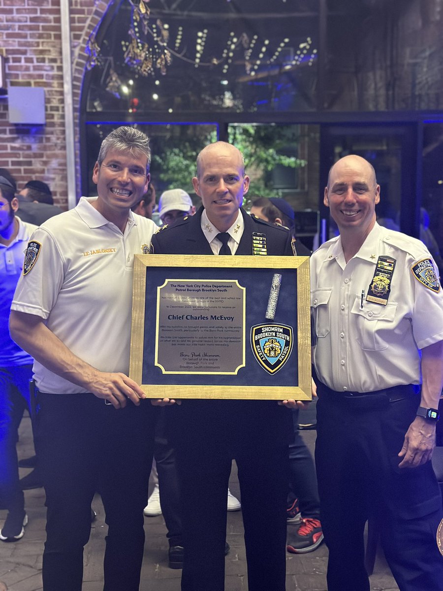 NYPDBklynSouth's tweet photo. Boro Park Shomrim is an organization that works tirelessly &amp; courageously to ensure our neighborhoods' safety. They are true partners who make our job profoundly easier. I was honored to be recognized alongside my 'no. 3 hitter,' LSA Ira 'Yitzy' Jablonsky. Meep up the great work! https://t.co/XC12us8my2